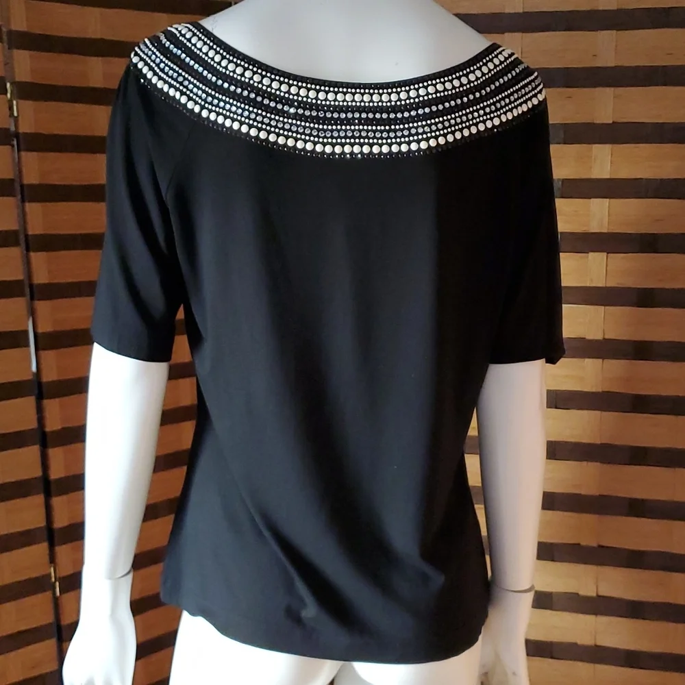 EUC!! St John Diamonds & Pearls SOFT top